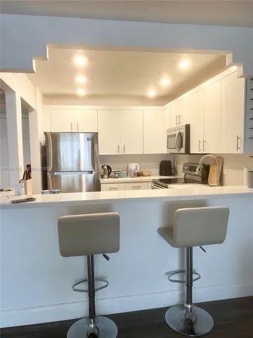 $1,950 | 2001 Atlantic Shores Boulevard, Unit 415, Hallandale Beach, FL 33009