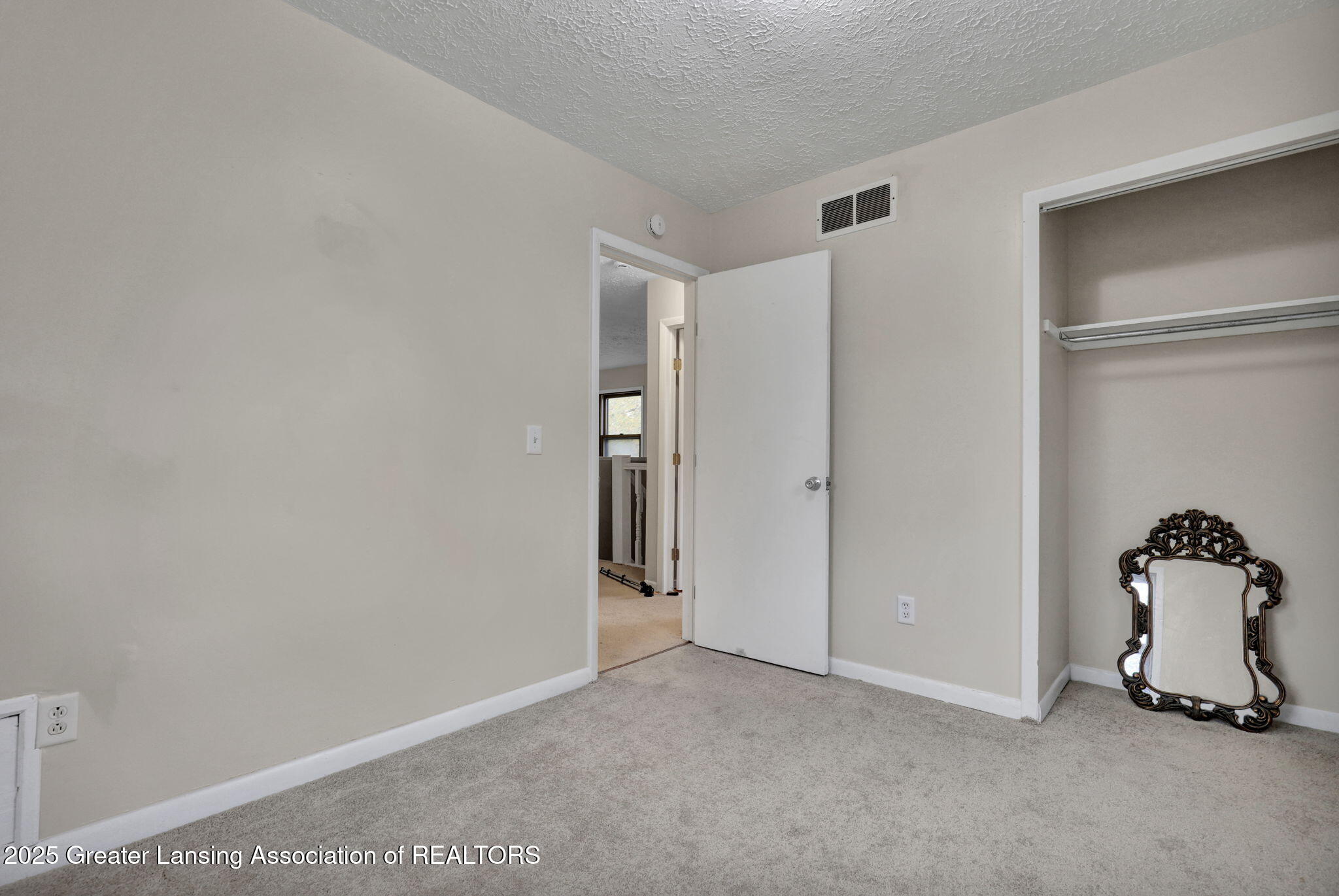 6125 Kenbrook Road Lansing, MI 48911 - Photo 9 of 27 9-web-or-mls-Open Ended Media-9