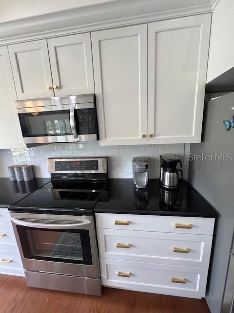 5270 Hyland Hills Avenue, Unit 1724 Sarasota, FL 34241 - Photo 11 of 35 a kitchen with cabinets and appliances