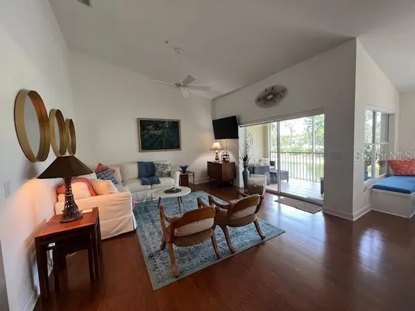 $4,500 | 5270 Hyland Hills Avenue, Unit 1724, Sarasota, FL 34241