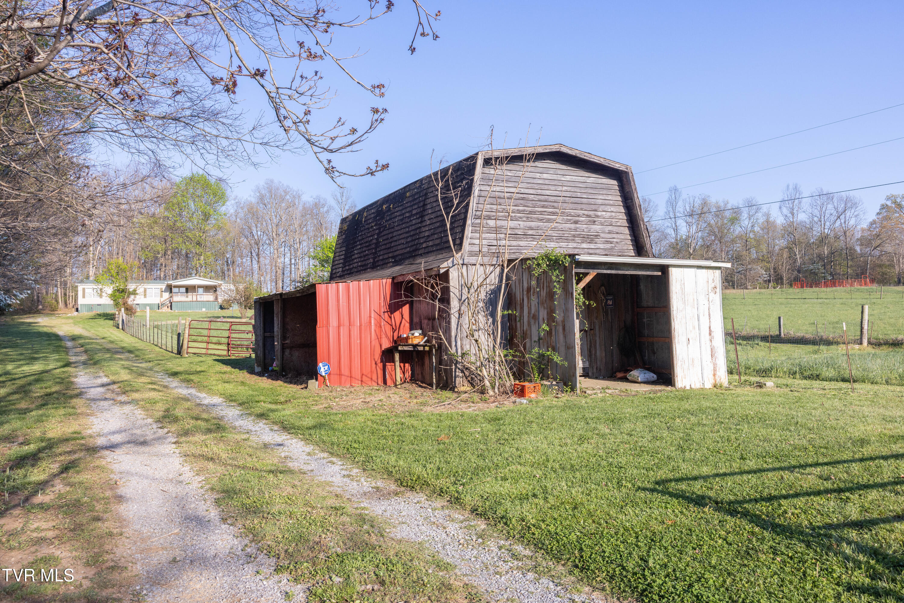 55 Kay Miller Lane Chuckey, TN 37641 - Photo 4 of 38 Barn