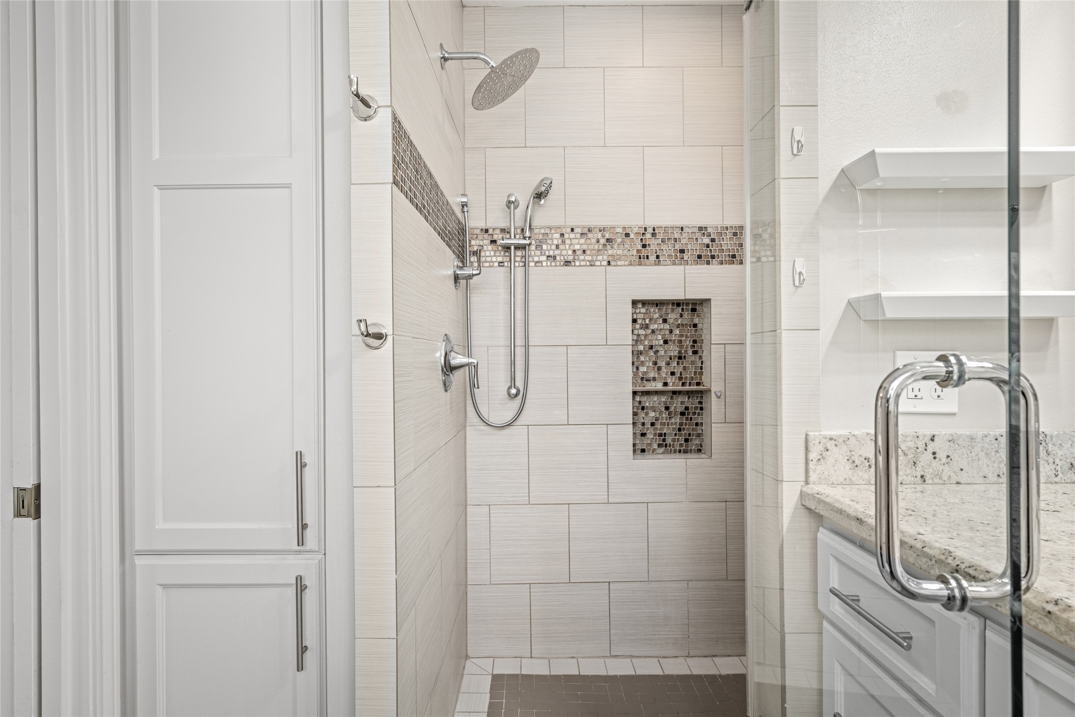 7805 Valley View Lane Houston, TX 77074 - Photo 17 of 29 a bathroom with a shower