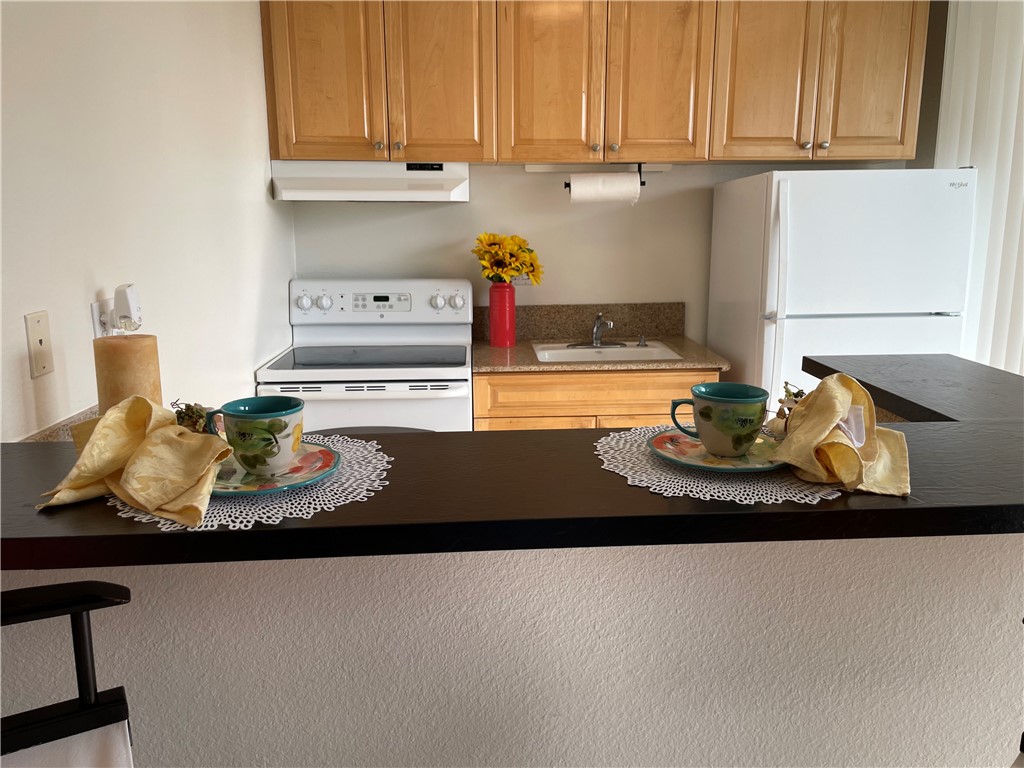 672 The Village Redondo Beach, CA 90277 - Photo 3 of 13