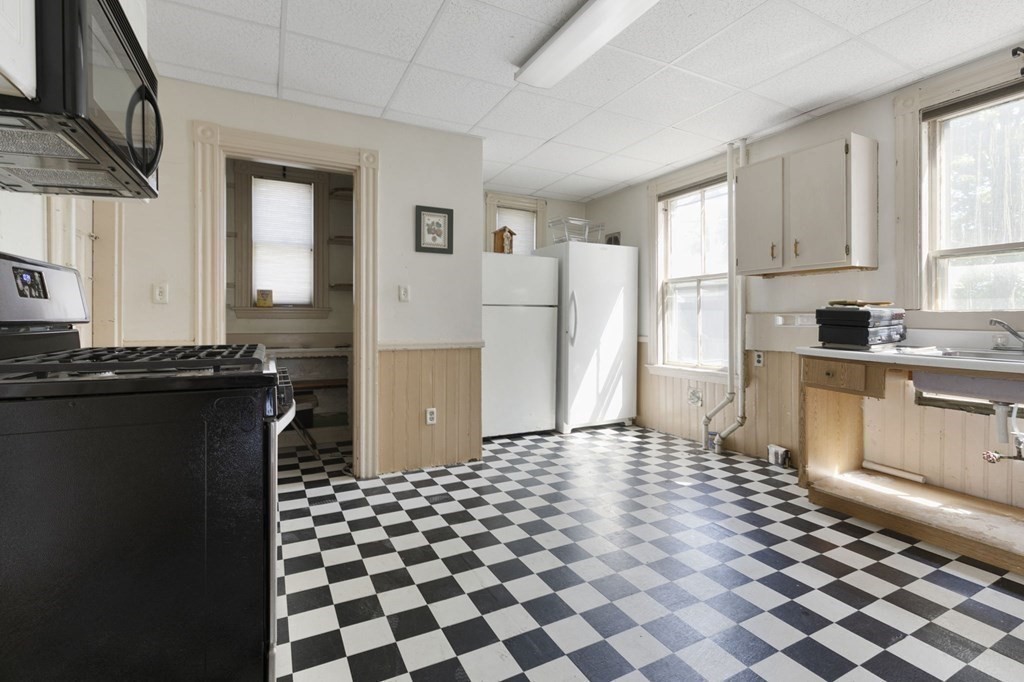 46-48 Edwin Street Boston, MA 02124 - Photo 3 of 30 Gallery Image 3