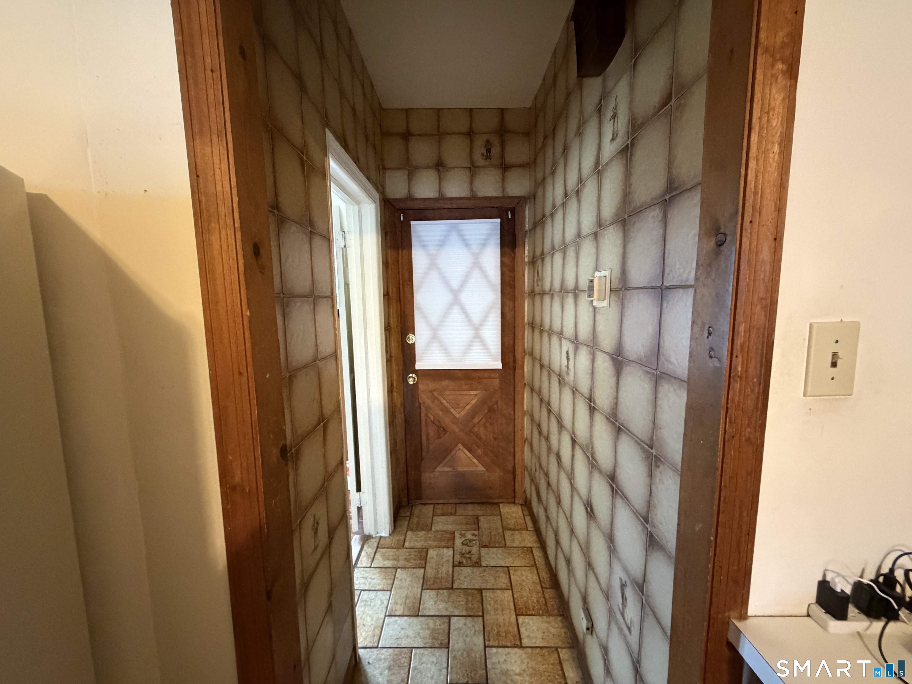 593 Wayne Street Bridgeport, CT 06606 - Photo 15 of 20