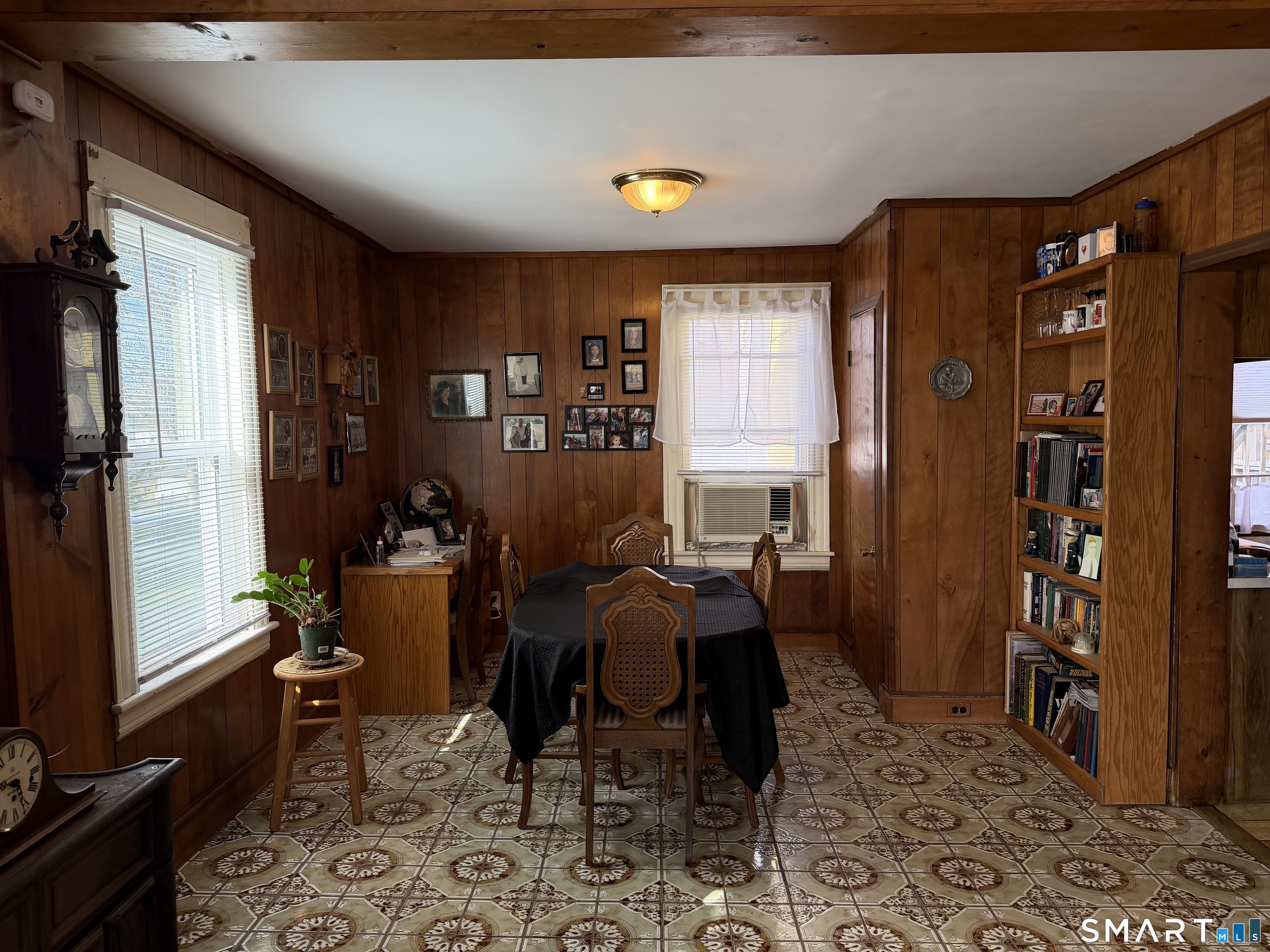 593 Wayne Street Bridgeport, CT 06606 - Photo 17 of 20 a view of a livingroom with furniture