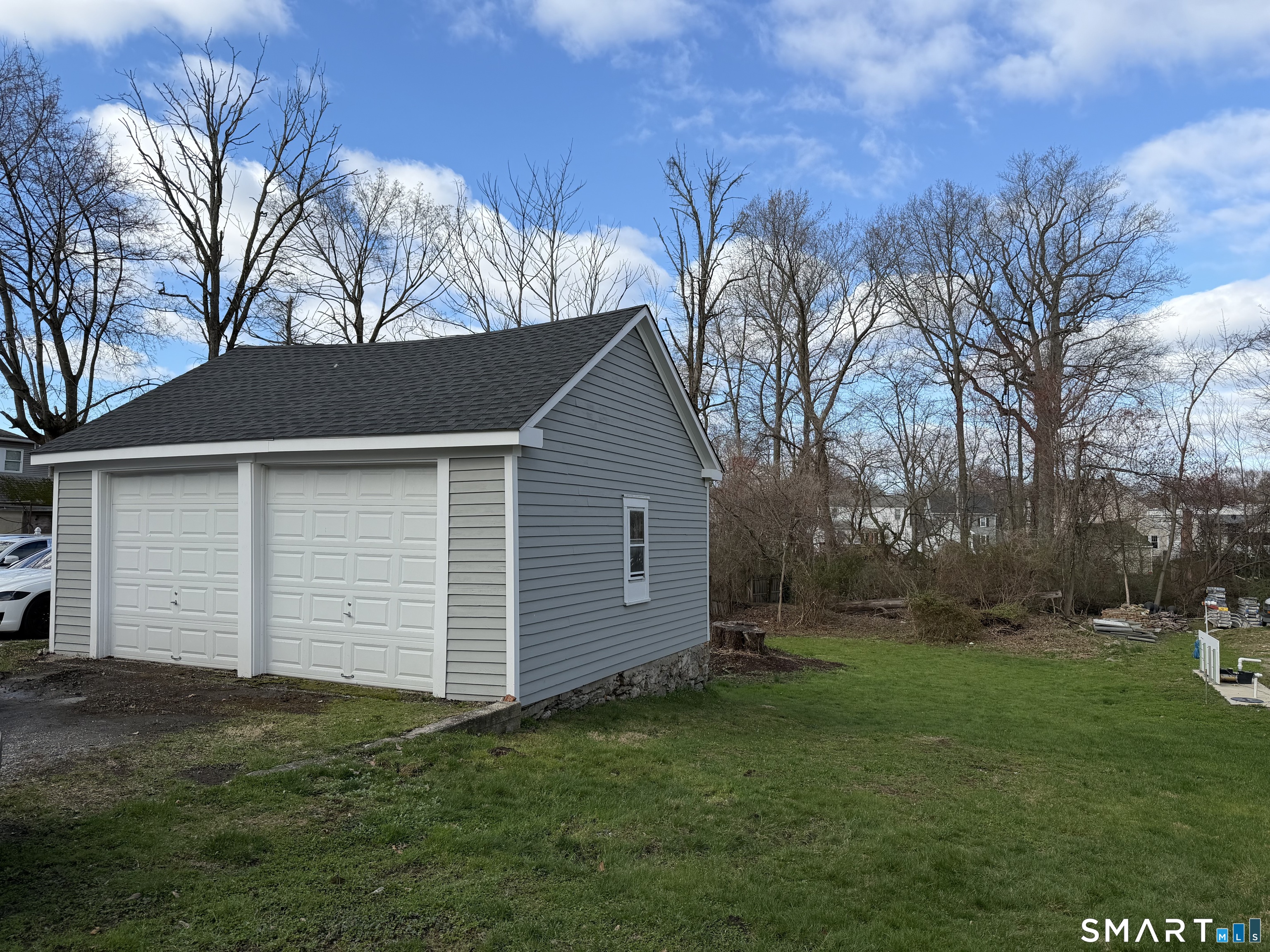 593 Wayne Street Bridgeport, CT 06606 - Photo 6 of 20 a view of a backyard with a large tree