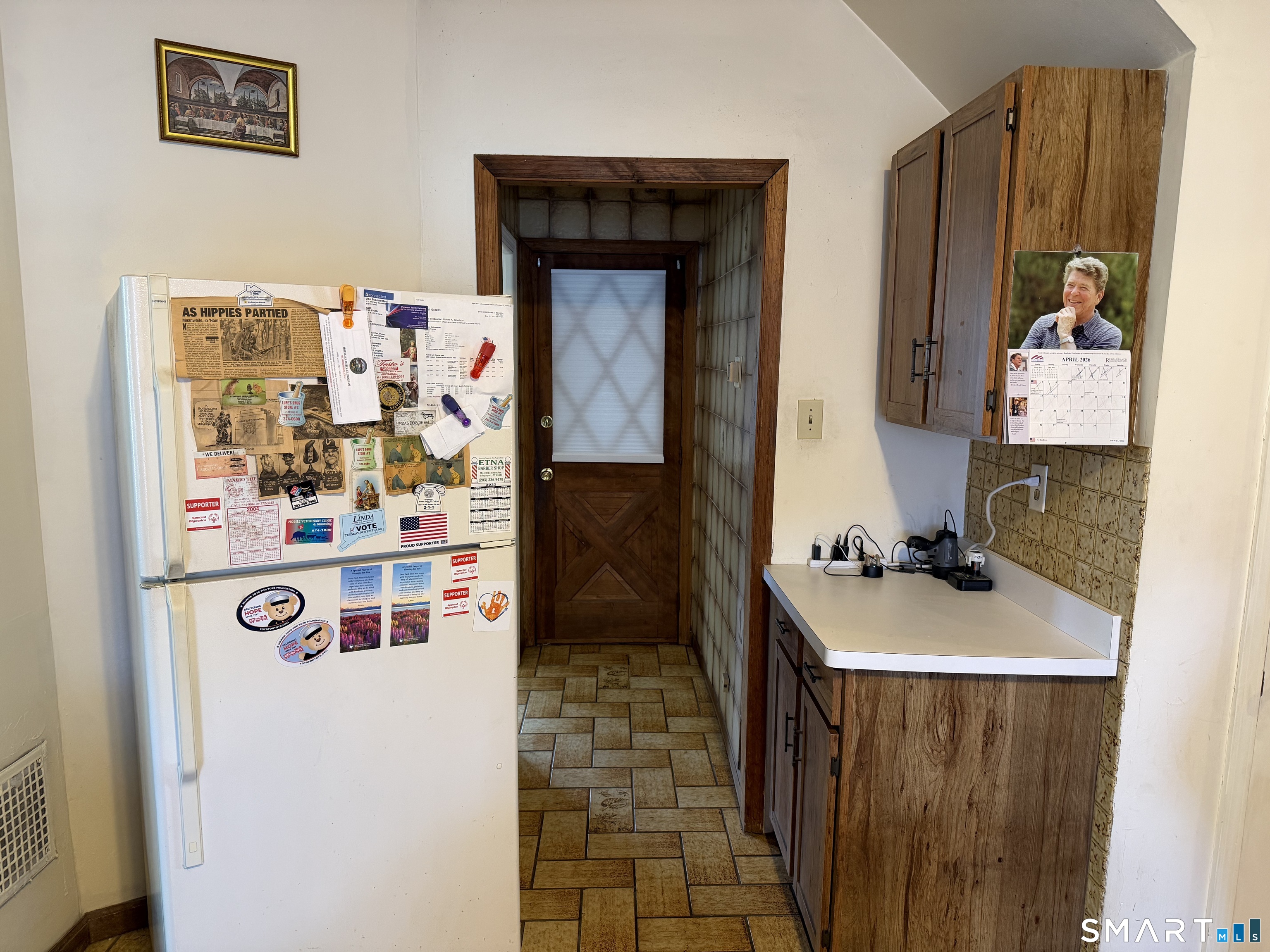 593 Wayne Street Bridgeport, CT 06606 - Photo 10 of 20 a utility room with washer and dryer