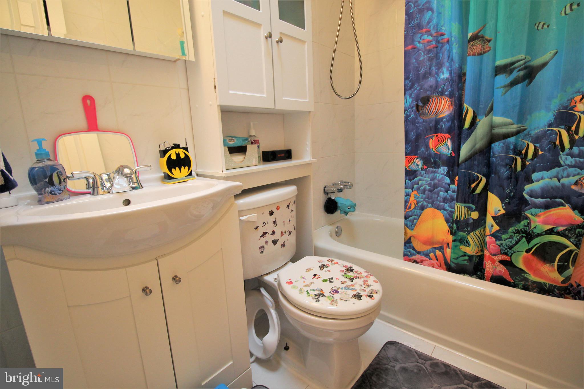 304 Ridgeway Street Philadelphia, PA 19116 - Photo 13 of 25 2nd Bathroom