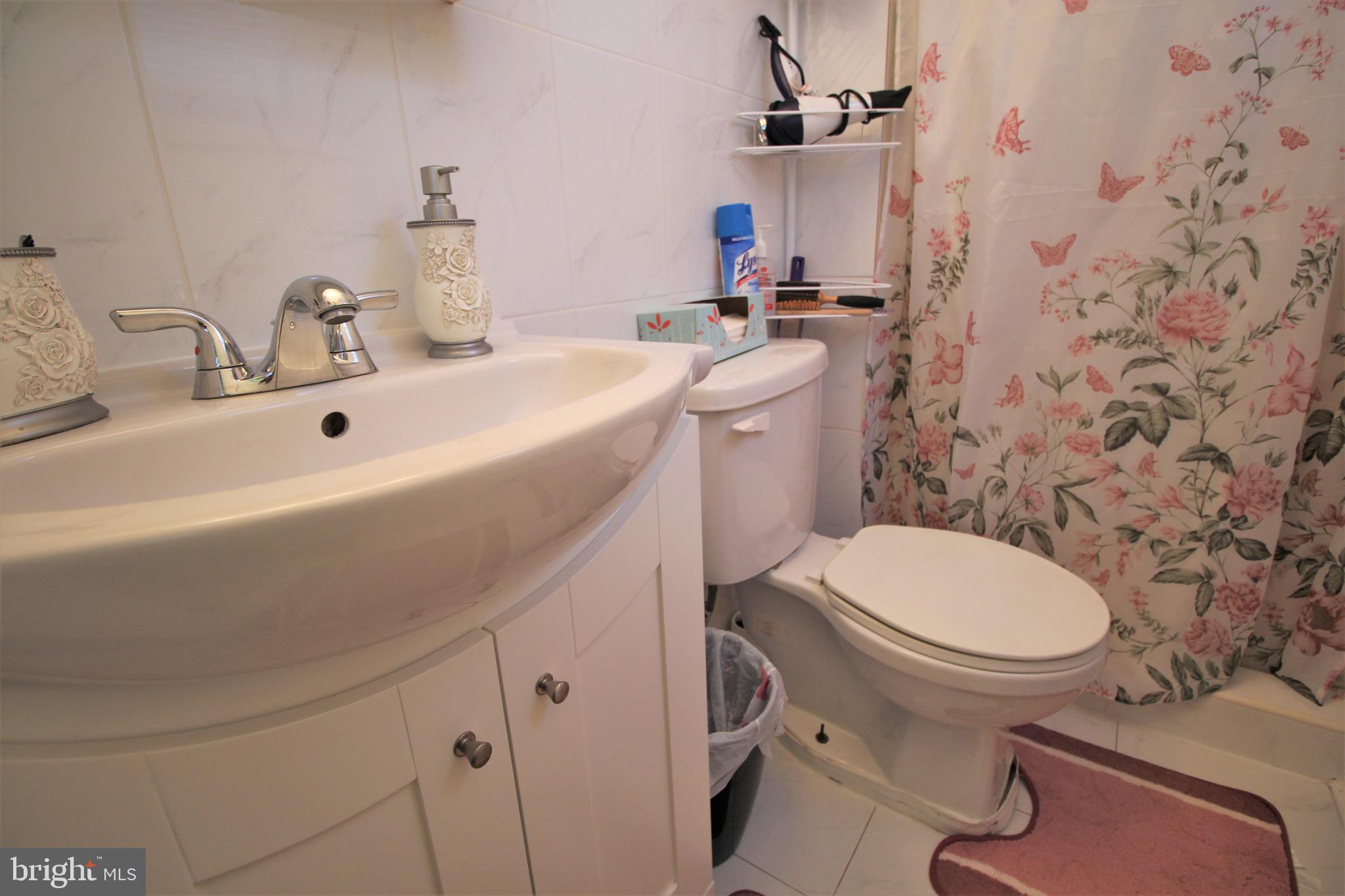 304 Ridgeway Street Philadelphia, PA 19116 - Photo 18 of 25 Master bathroom