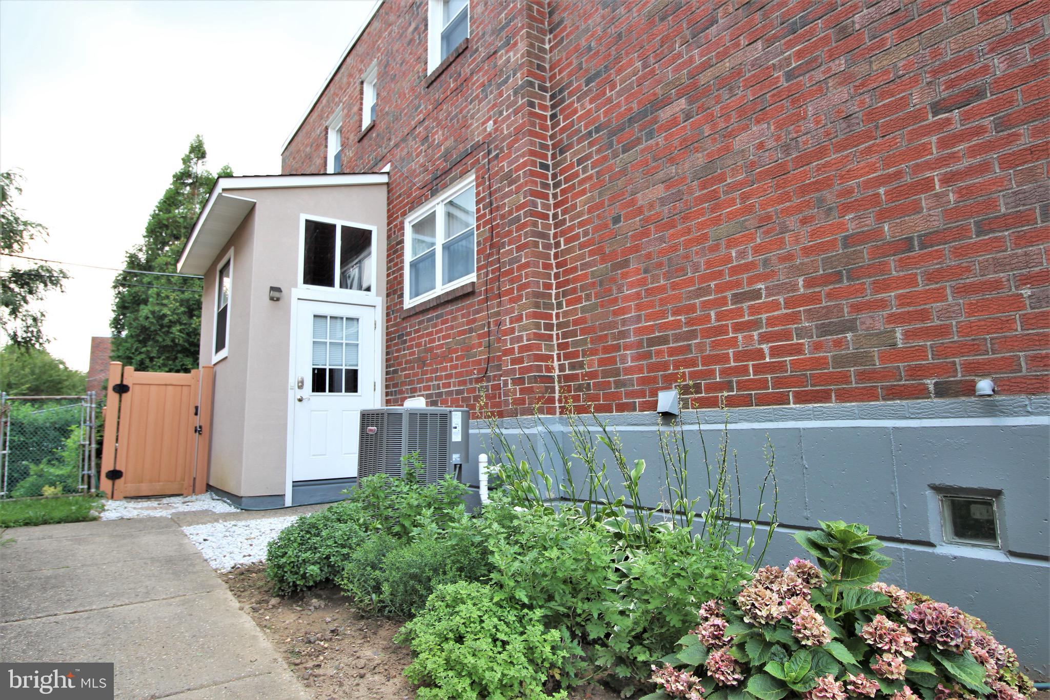 304 Ridgeway Street Philadelphia, PA 19116 - Photo 3 of 25 Gallery Image 3