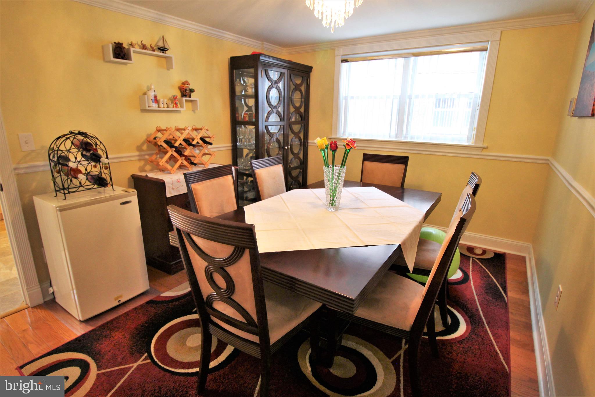 304 Ridgeway Street Philadelphia, PA 19116 - Photo 9 of 25 Dining room