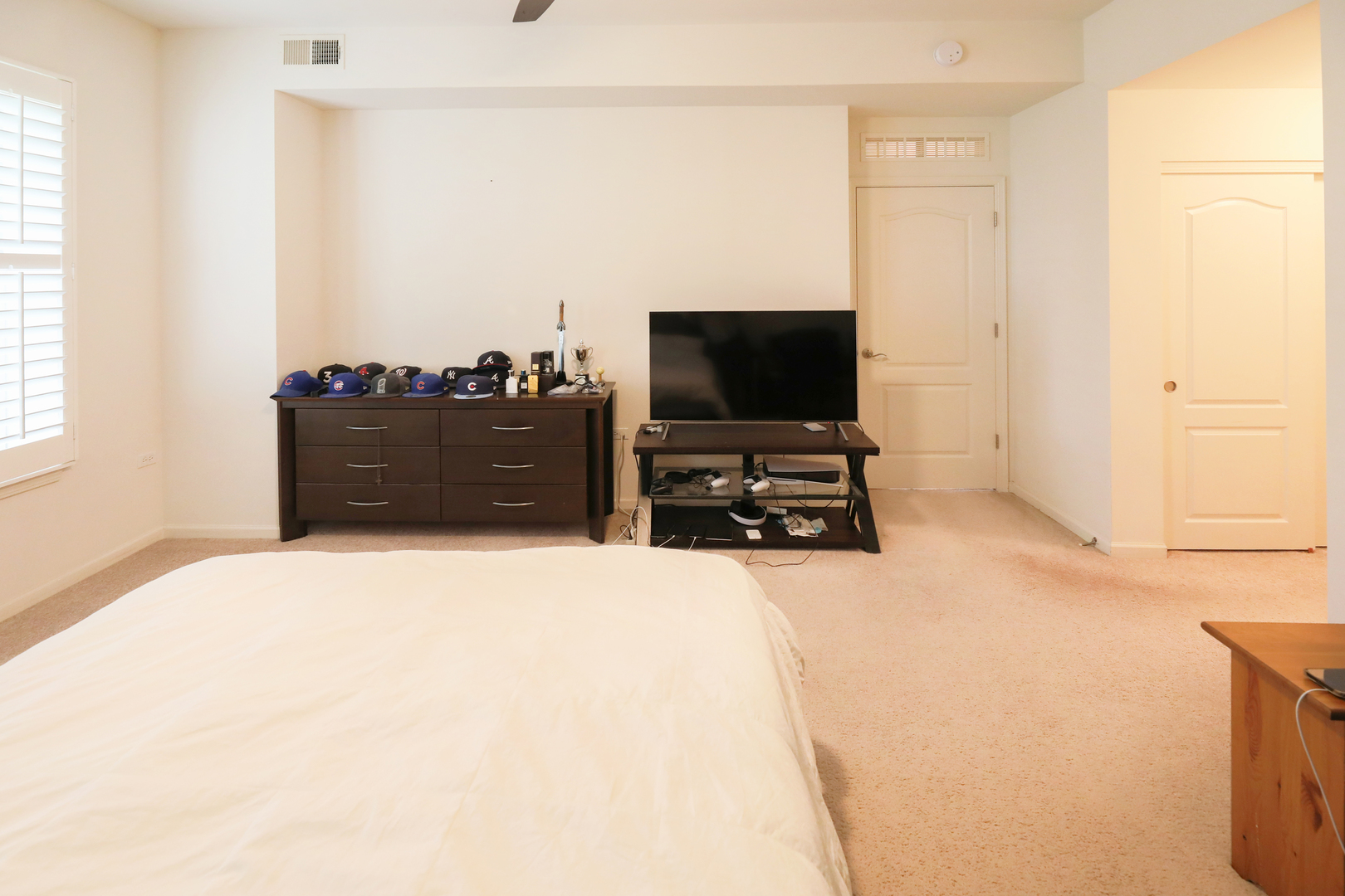 77 North Quentin Road, Unit 414 Palatine, IL 60067 - Photo 6 of 16 a room with a bed and a flat screen tv