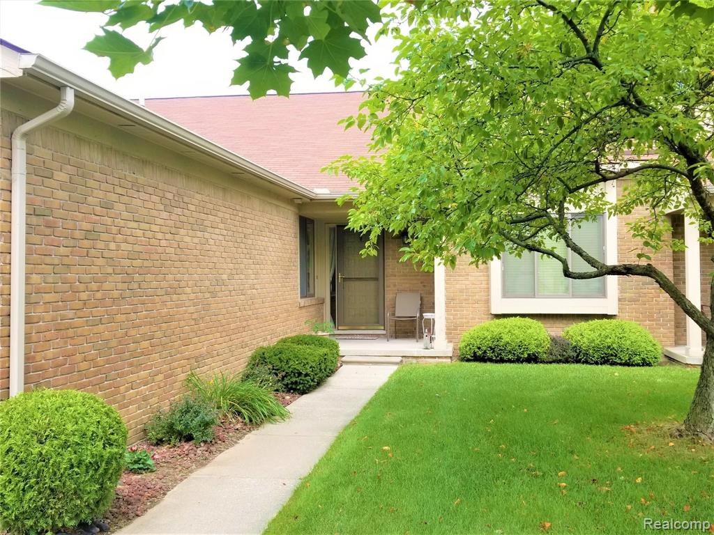 558 Tennyson, Unit 73 Rochester Hills, MI 48307 - Photo 1 of 19