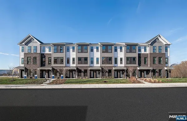 $735,000 | 55 Passaic Avenue, Unit 400 SYCAMORE ST, Kearny, NJ 07032