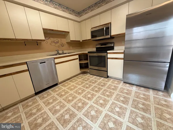 $1,865 | 154 Valley Greene Circle, Wyomissing, PA 19610