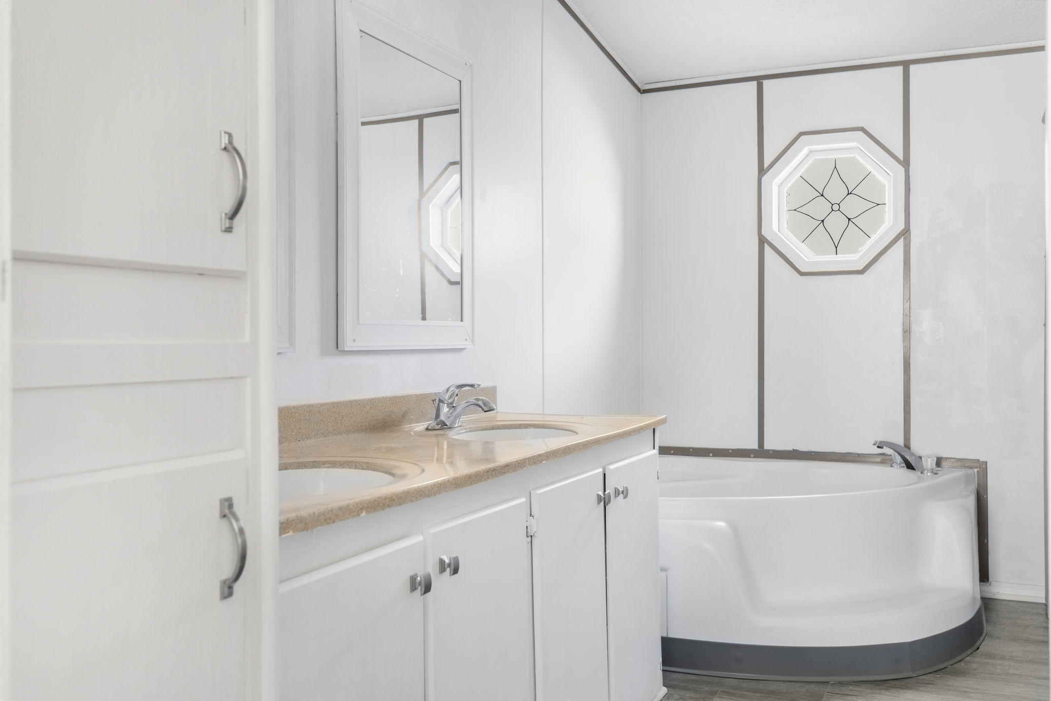 257 Berry Ridge Road Jonesborough, TN 37659 - Photo 26 of 28 Primary On Suite