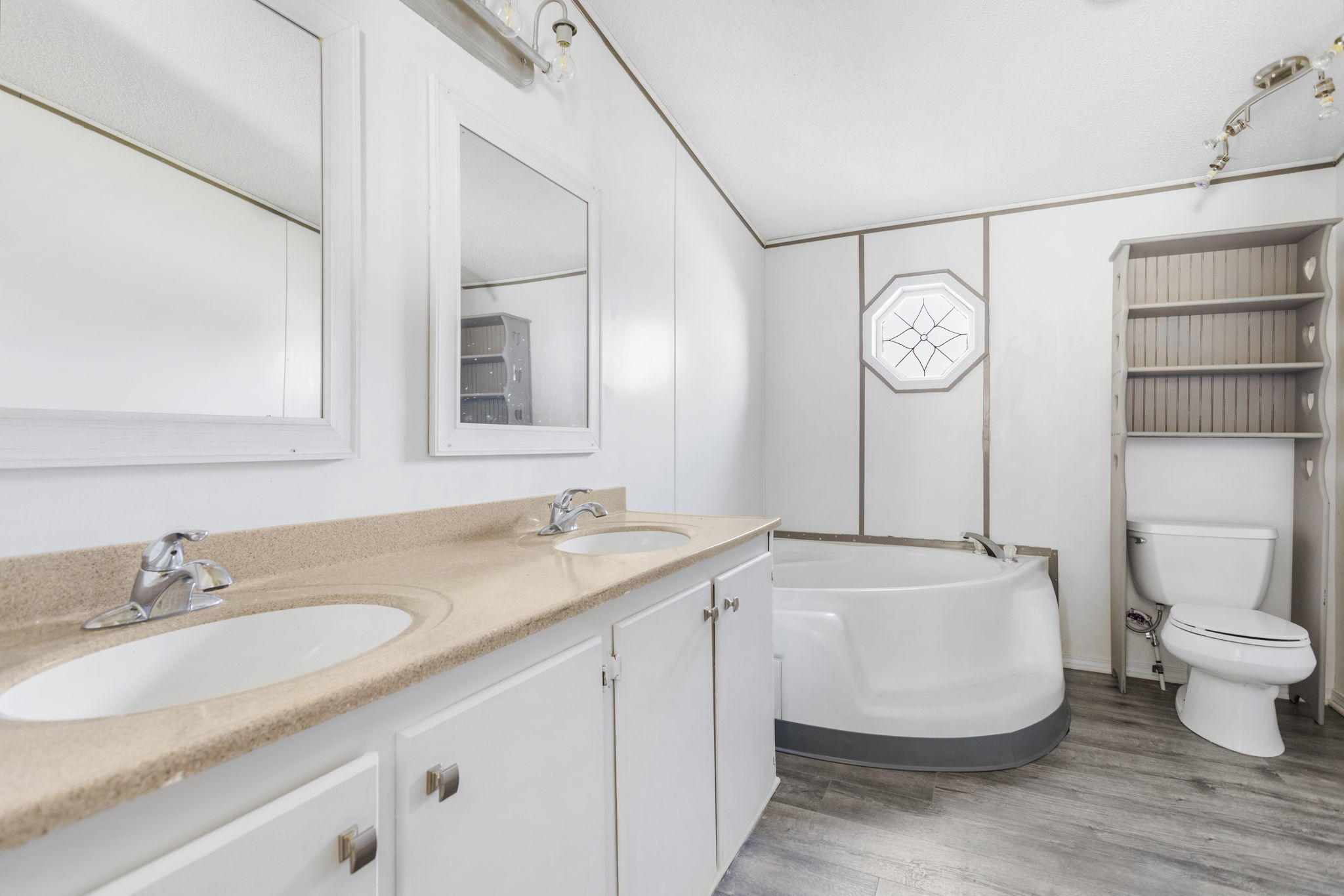 257 Berry Ridge Road Jonesborough, TN 37659 - Photo 28 of 28 Primary On Suite