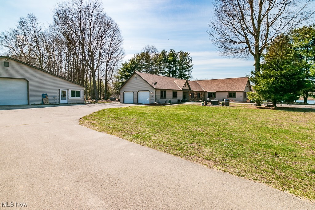 2866 South County Line Road Madison, OH 44057 - Photo 19 of 48 View of front of property featuring a front yard