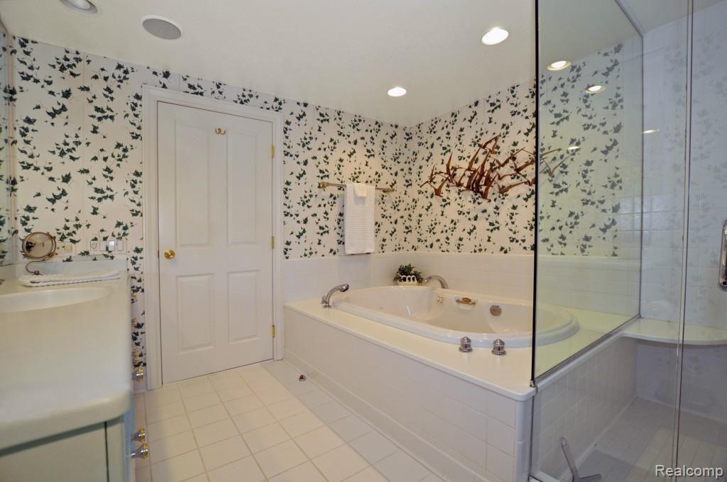 579 Lake Shore Road Grosse Pointe, MI 48236 - Photo 62 of 84 63.jpg