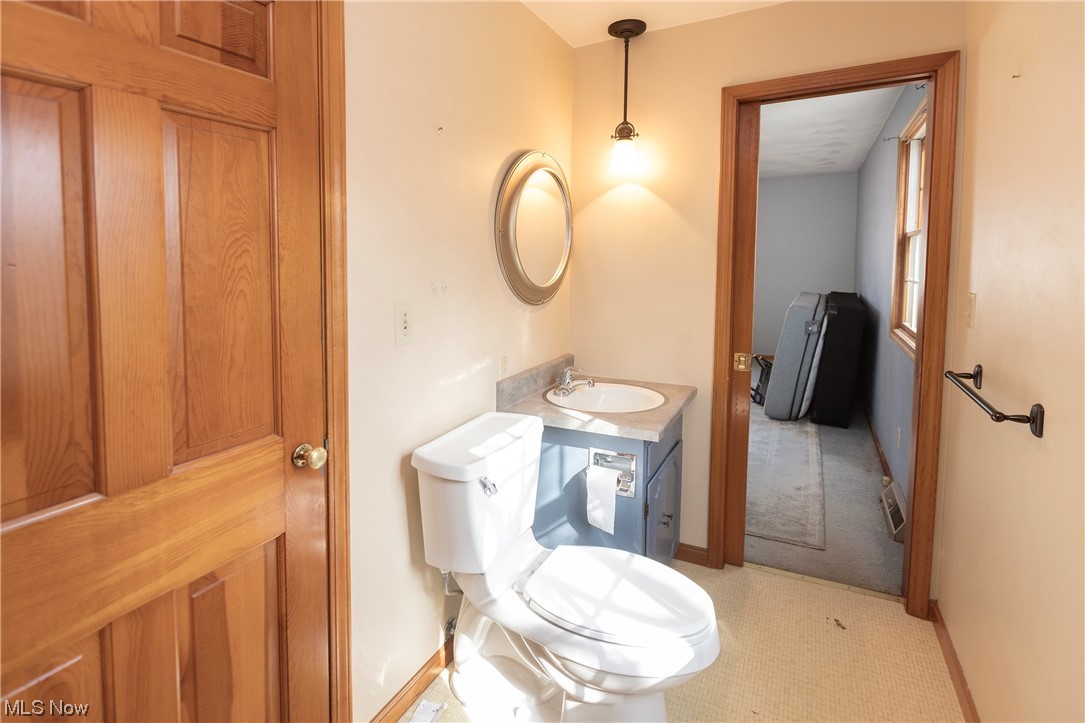2590 North Ridge Road Elyria, OH 44035 - Photo 22 of 50 Main House - Half Bath