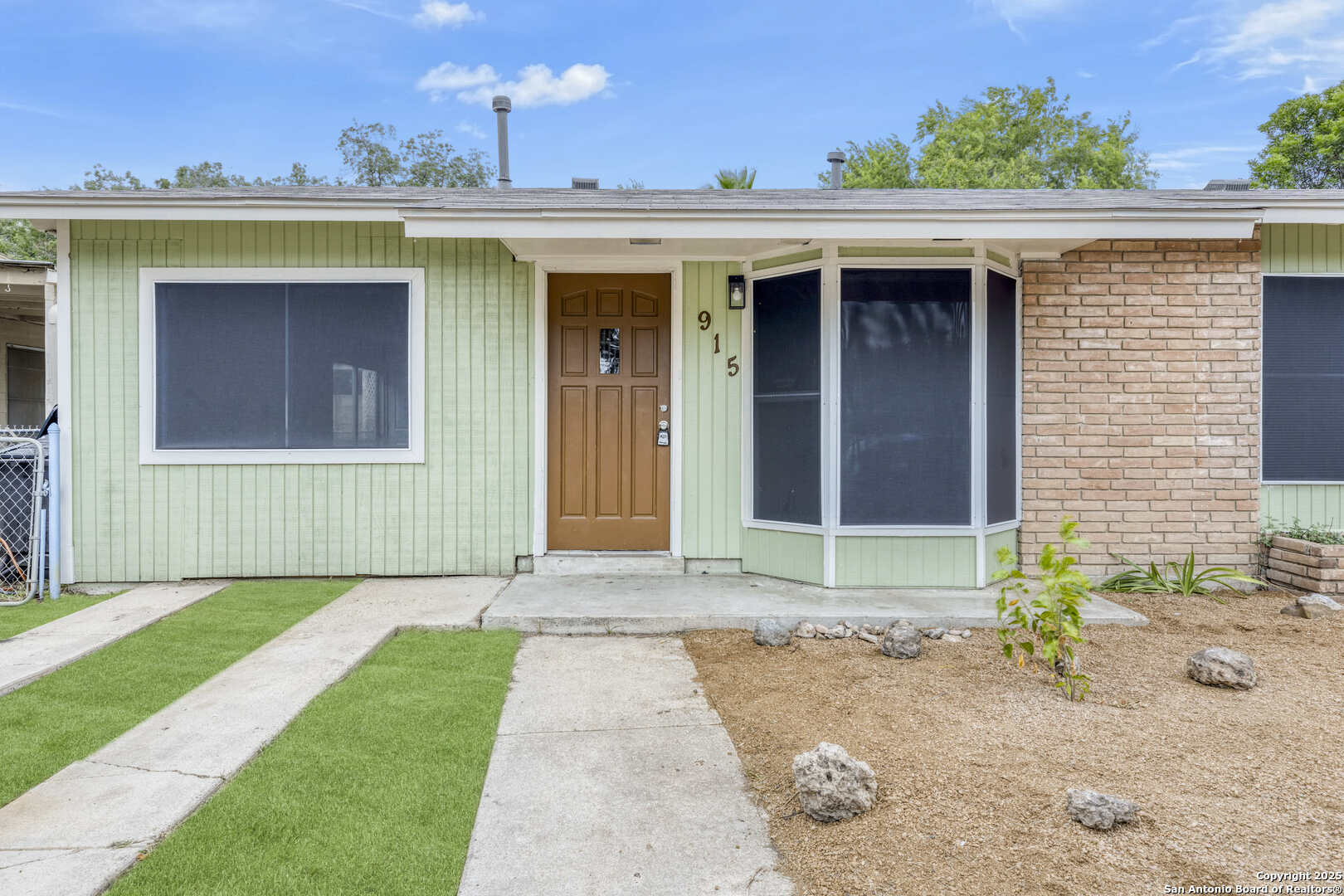 915 Dodic San Antonio, TX 78221 - Photo 2 of 22