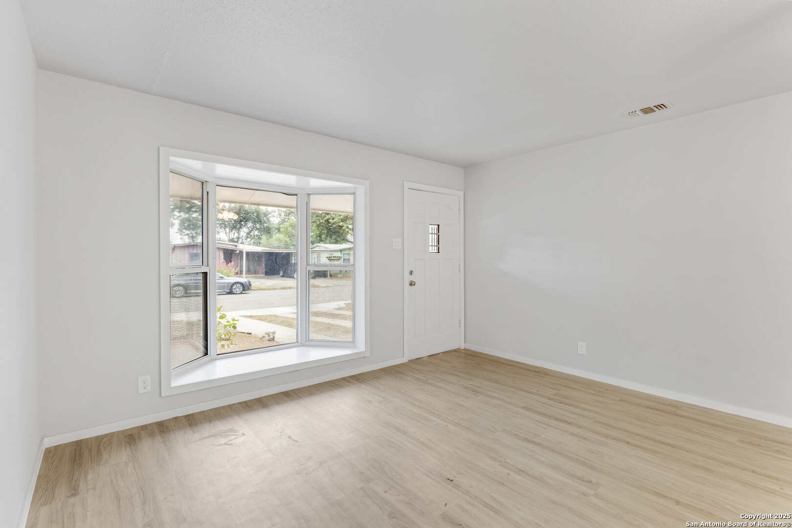 915 Dodic San Antonio, TX 78221 - Photo 6 of 22