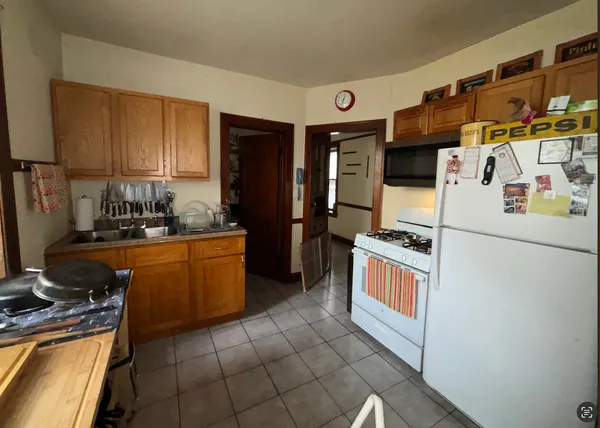 $2,395 | 3352 South Lituanica Avenue, Unit 1, Chicago, IL 60608