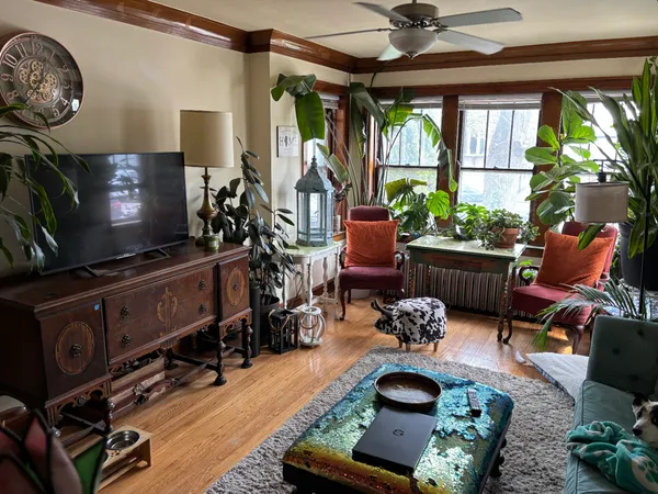 $2,395 | 3352 South Lituanica Avenue, Unit 1, Chicago, IL 60608