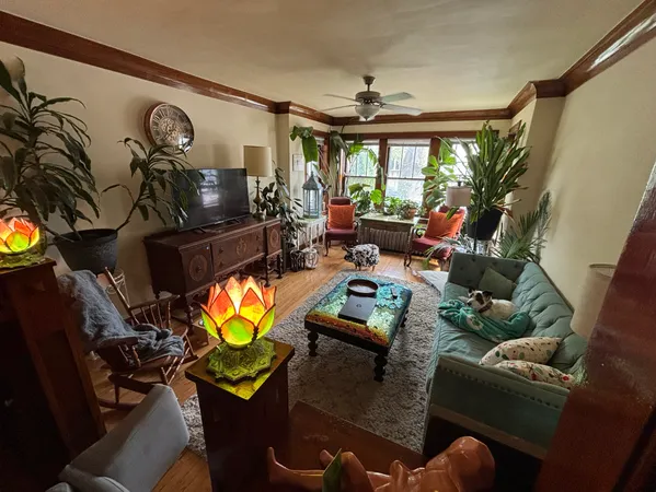 $2,395 | 3352 South Lituanica Avenue, Unit 1, Chicago, IL 60608