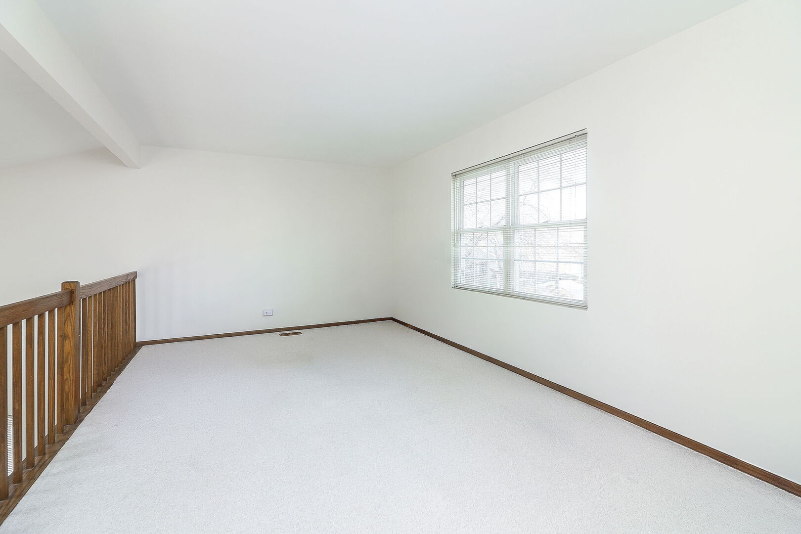 4493 Capstan Drive Hoffman Estates, IL 60192 - Photo 17 of 26 an empty room with a window