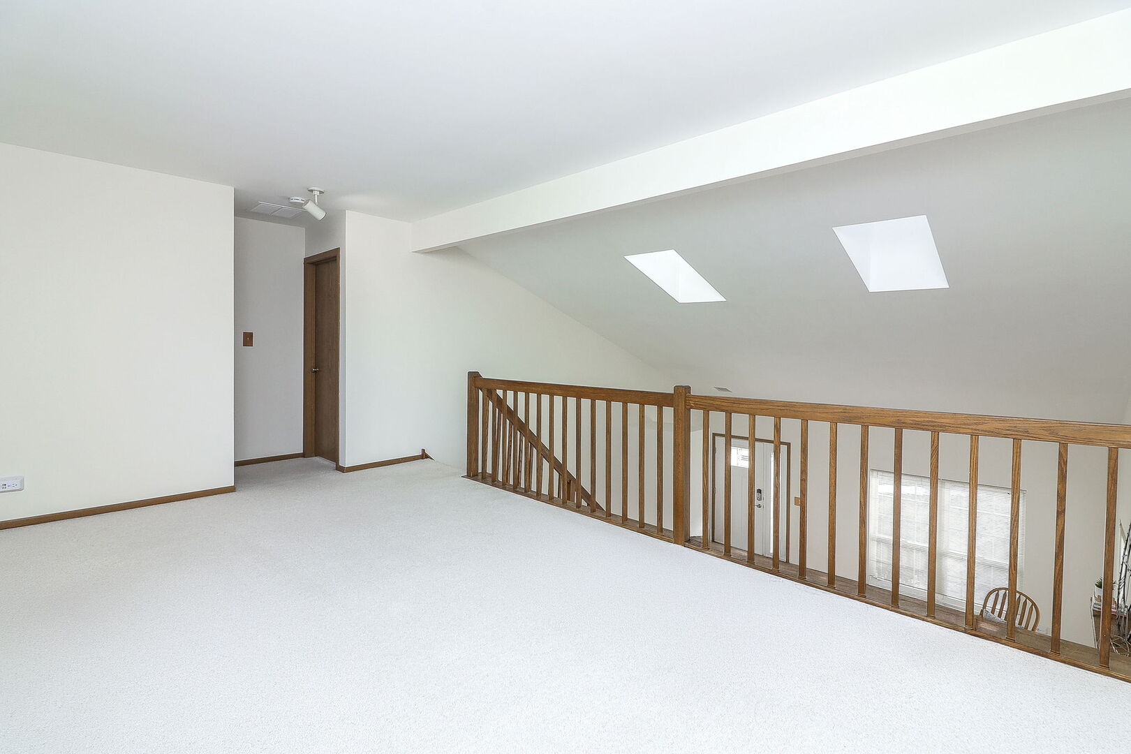 4493 Capstan Drive Hoffman Estates, IL 60192 - Photo 19 of 26 a view of a hallway