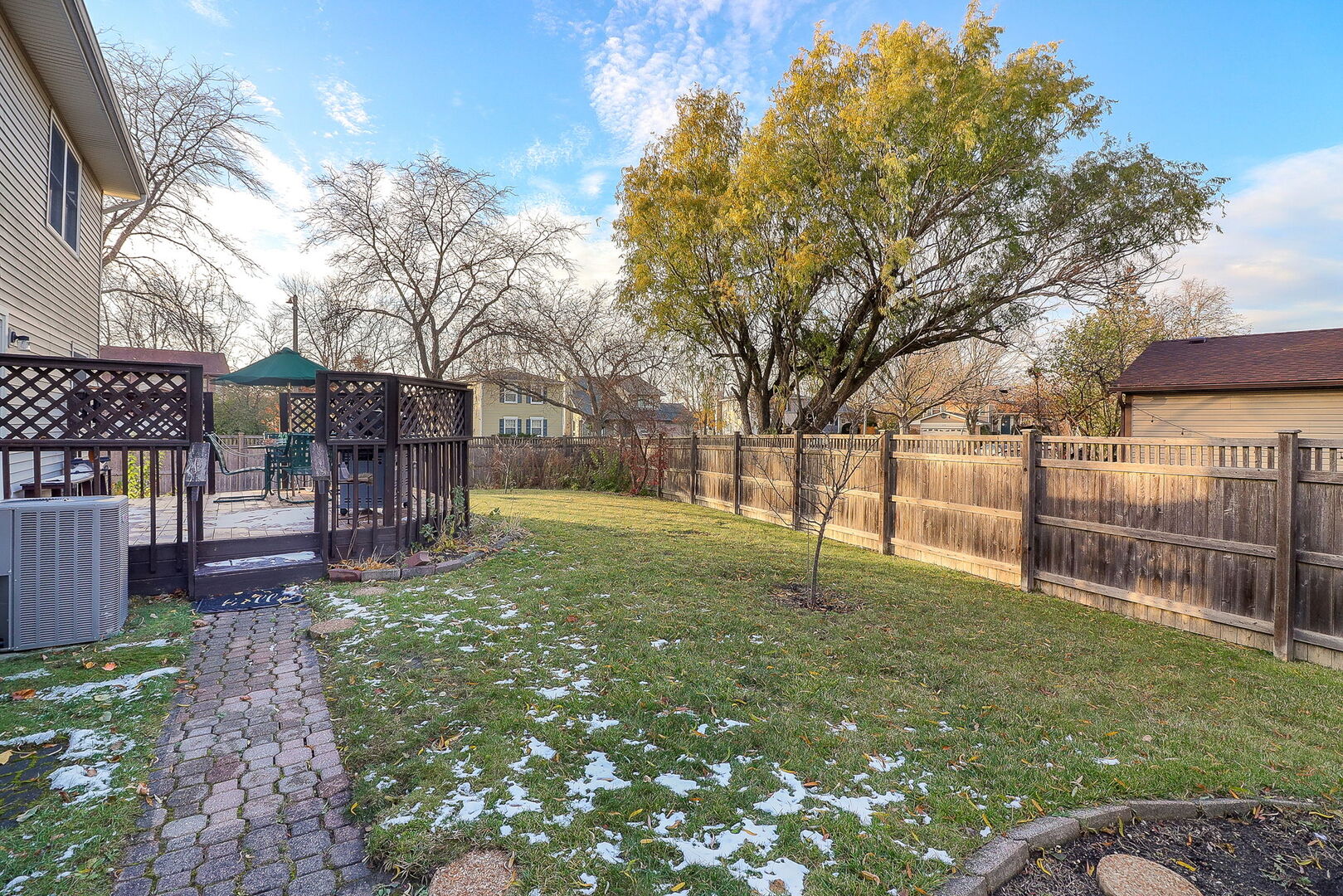 4493 Capstan Drive Hoffman Estates, IL 60192 - Photo 25 of 26 a backyard of a house with lots of green space