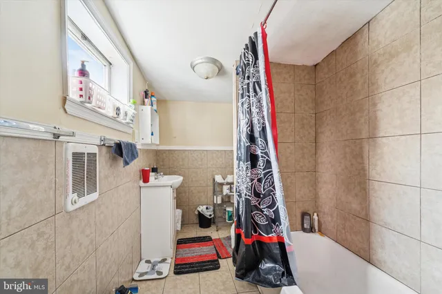 a view of utility room