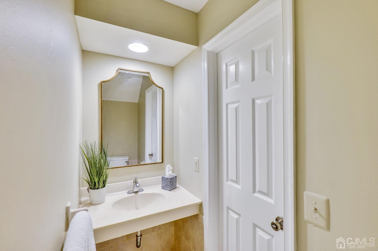 3003 Stonehedge Road Edison, NJ 08820 - Photo 11 of 17 Gallery Image 11