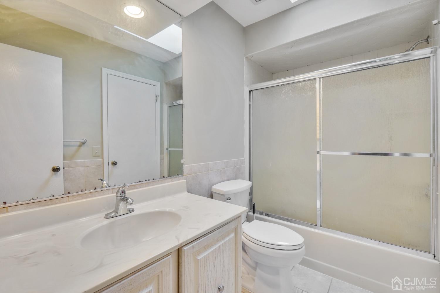 3003 Stonehedge Road Edison, NJ 08820 - Photo 15 of 17 Gallery Image 15