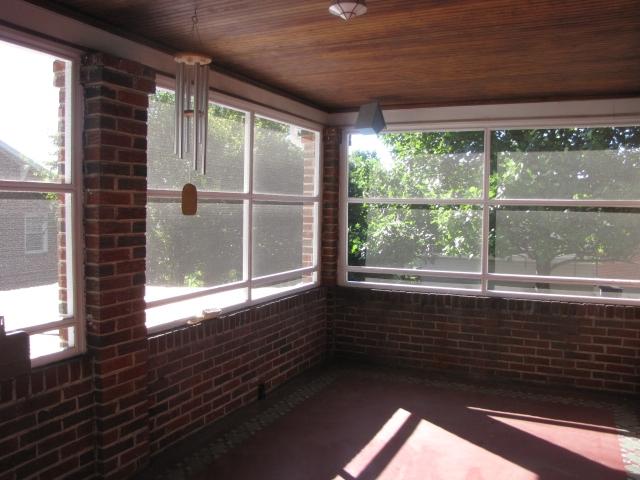 2502 Weaver Road Southwest Roanoke, VA 24015 - Photo 11 of 16 IMG_4374