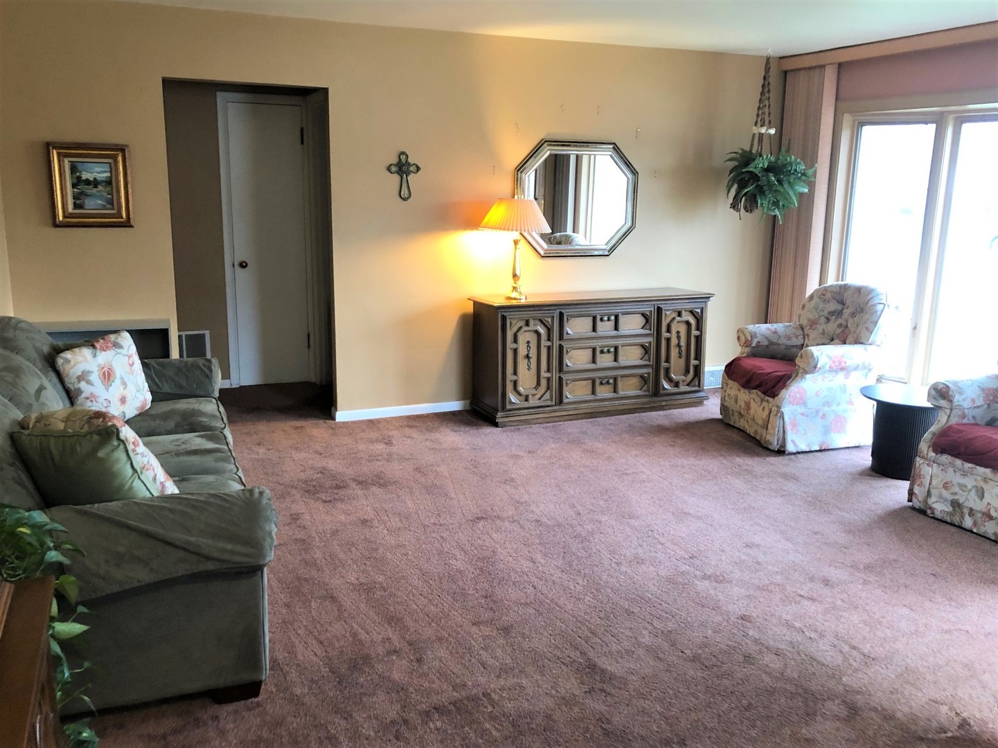 408 North Aldine Avenue Park Ridge, IL 60068 - Photo 2 of 12 a living room with furniture