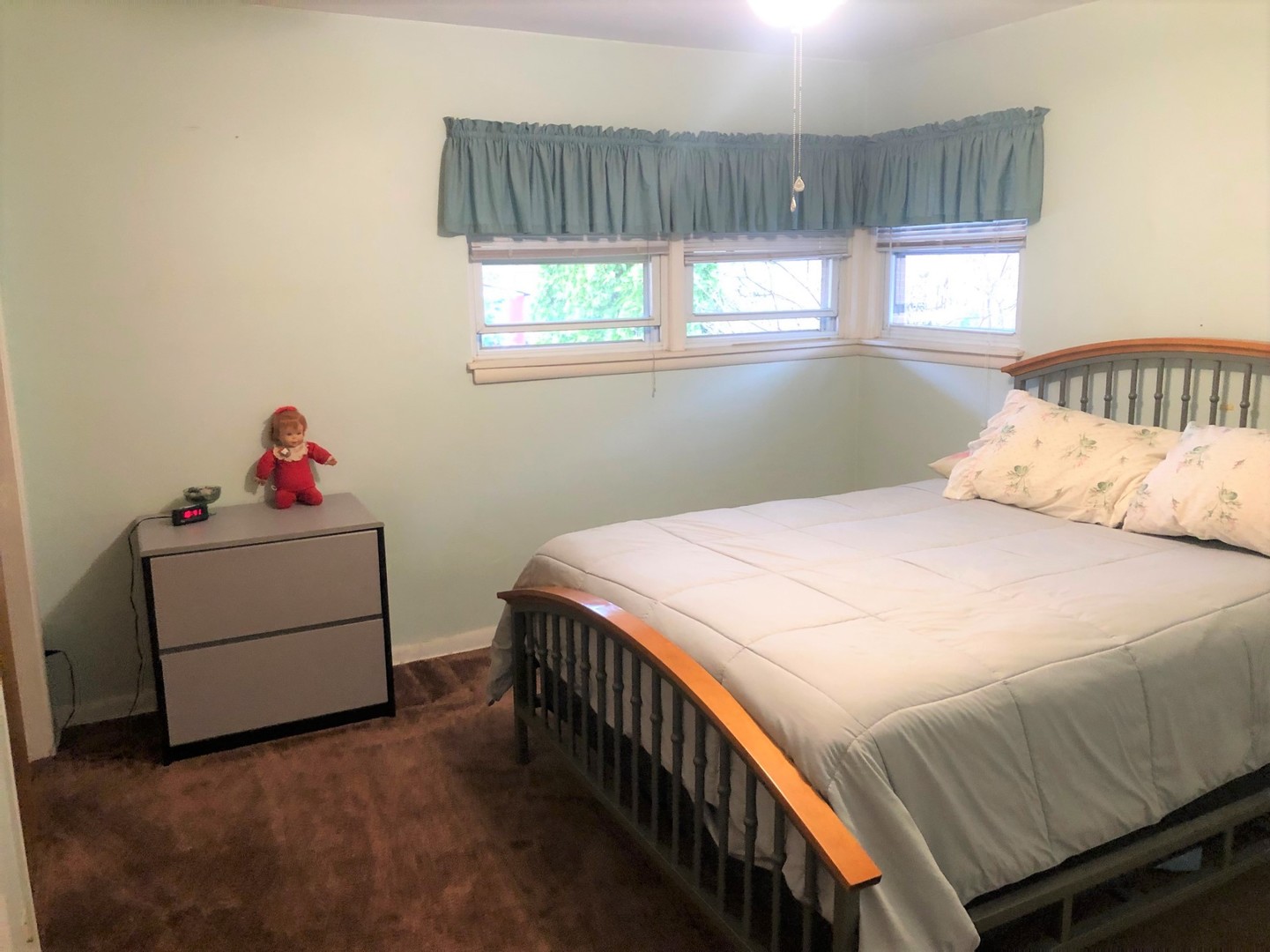 408 North Aldine Avenue Park Ridge, IL 60068 - Photo 6 of 12 a bedroom with a bed and a window