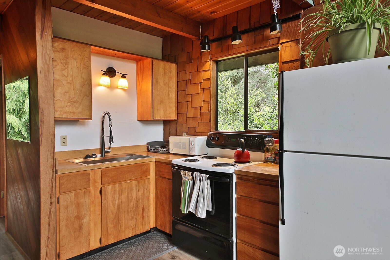 6939 Old Wagon Road Clinton, WA 98236 - Photo 19 of 40 Gallery Image 19