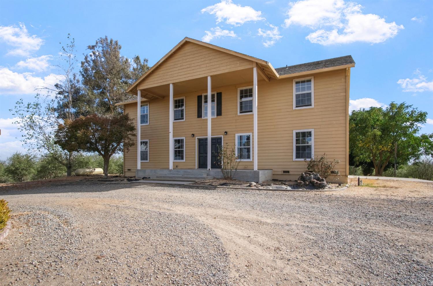 18624 Lake Road Hickman, CA 95323 - Photo 6 of 34 a view of a house with backyard and trees