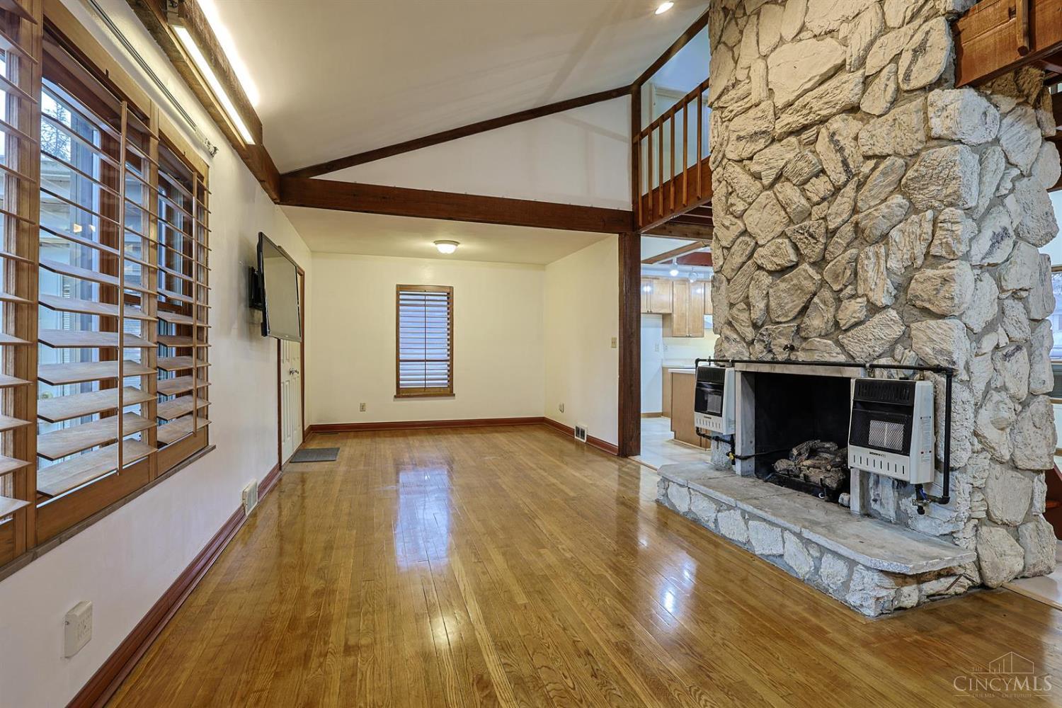 8877 Wuest Road Cincinnati, OH 45251 - Photo 6 of 64