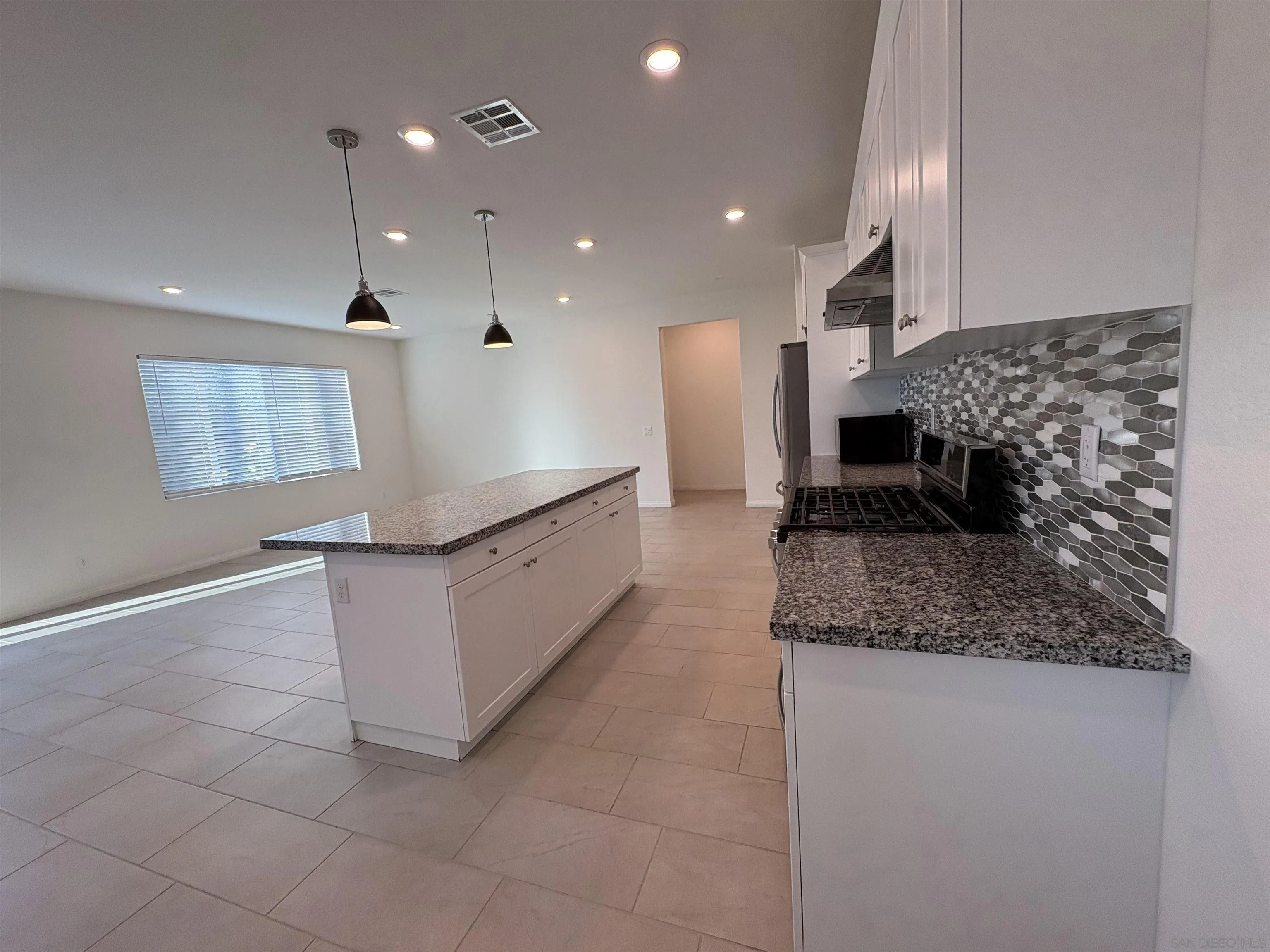 420 Appleton Way Perris, CA 92570 - Photo 6 of 28 Gallery Image 6