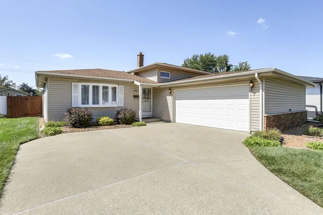 $469,900 | 8612 Jefferson Avenue, Munster, IN 46321