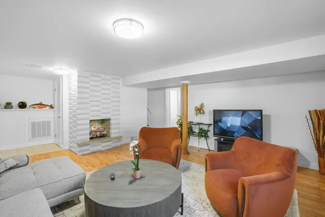 $469,900 | 8612 Jefferson Avenue, Munster, IN 46321