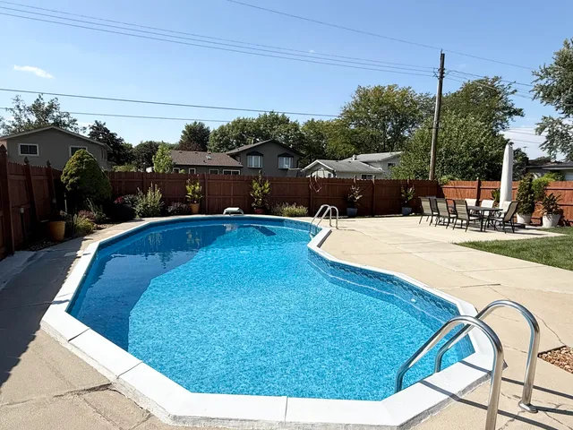 $469,900 | 8612 Jefferson Avenue, Munster, IN 46321