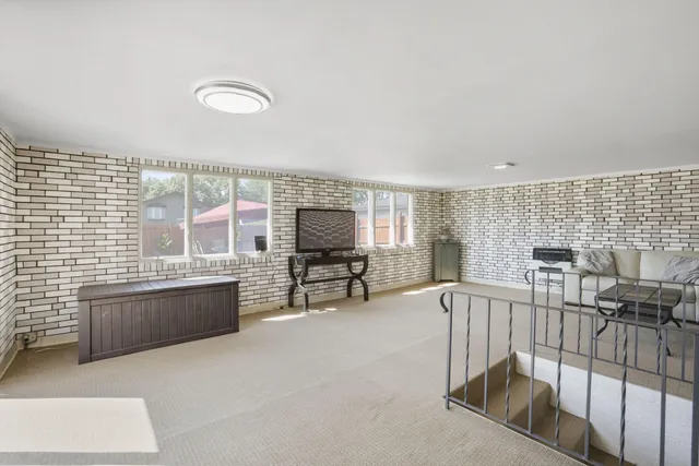 $469,900 | 8612 Jefferson Avenue, Munster, IN 46321