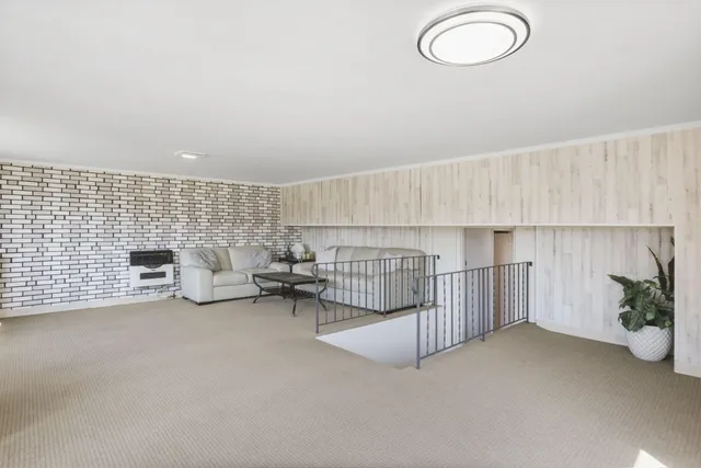 $469,900 | 8612 Jefferson Avenue, Munster, IN 46321