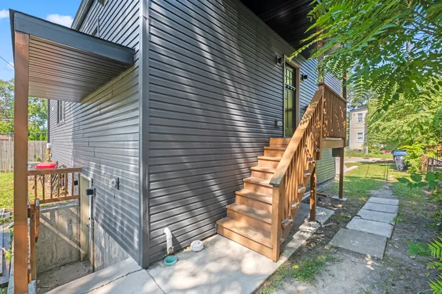 $2,700 | 2307 Lake Street, Unit 2, Evanston, IL 60201