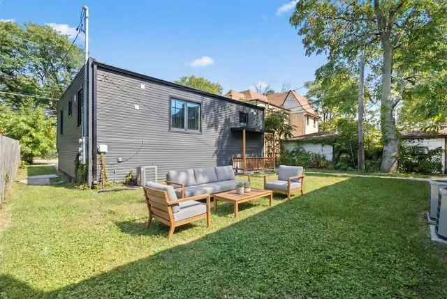 $2,700 | 2307 Lake Street, Unit 2, Evanston, IL 60201